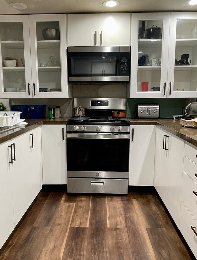 21056 Chatsworth St in Los Angeles, CA - Building Photo - Building Photo