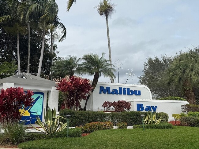 823 NW 208th Terrace in Pembroke Pines, FL - Building Photo - Building Photo