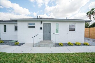 16 Redwood Ave in McAllen, TX - Building Photo - Building Photo