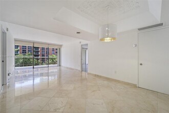 2901 S Bayshore Dr in Miami, FL - Building Photo - Building Photo