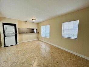 950 Bay Dr in Miami Beach, FL - Building Photo - Building Photo