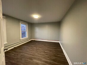 158 Chapel St in Milford, CT - Building Photo - Building Photo