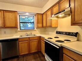 301 Joshua St in Denton, TX - Building Photo