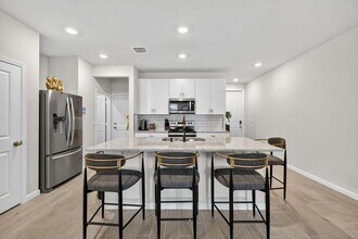 5652 SE Edgewater Cir in Stuart, FL - Building Photo - Building Photo