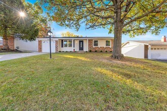47 Oak Hill Ln in St. Peters, MO - Building Photo - Building Photo