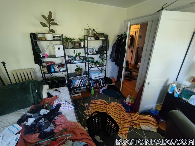 24 Claymoss Rd, Unit 3 in Boston, MA - Foto de edificio - Building Photo