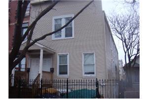 2424 W Iowa St in Chicago, IL - Building Photo - Building Photo