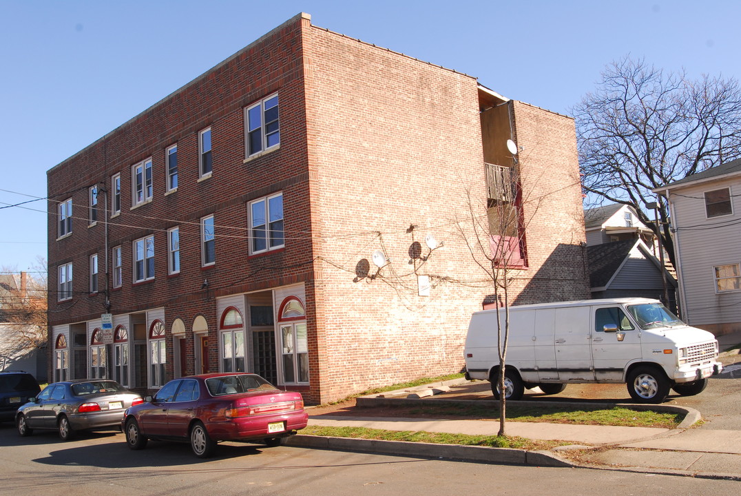 84-88 Throop Ave in New Brunswick, NJ - Building Photo