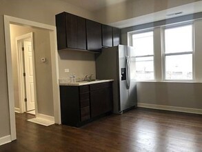 4520 W Jackson Blvd, Unit 1 in Chicago, IL - Building Photo - Building Photo