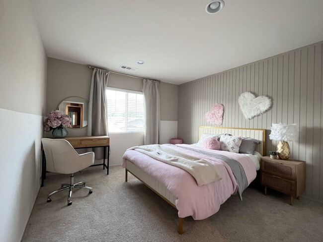 7766 Isaac St in Riverside, CA - Foto de edificio - Building Photo