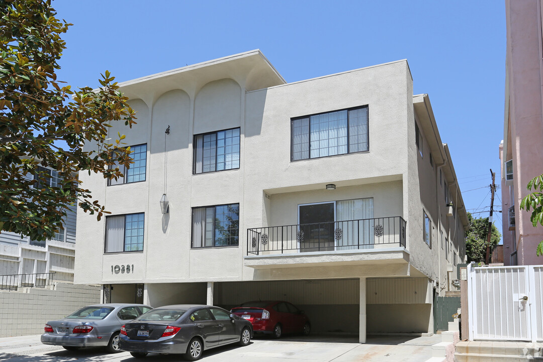 10381 Almayo Ave in Los Angeles, CA - Building Photo