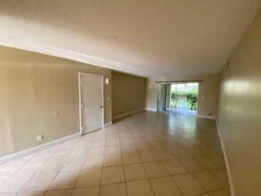 623 E San Sebastian Ct in Altamonte Springs, FL - Building Photo - Building Photo