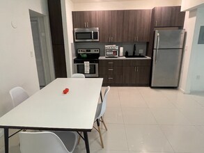 18 NW 45th St in Miami, FL - Building Photo - Building Photo