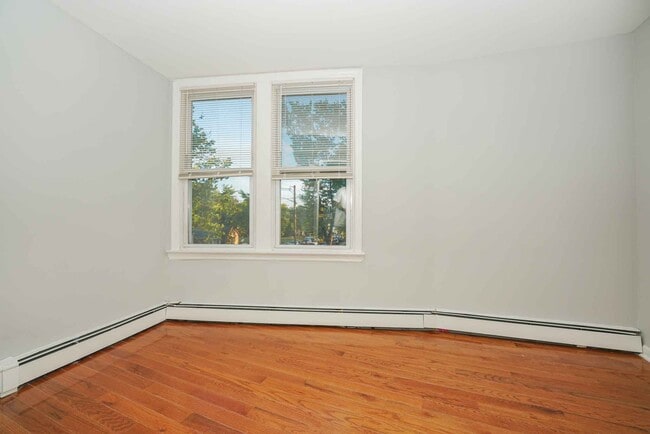 81 Devon St, Unit 2nd fl in Kearny, NJ - Building Photo - Building Photo
