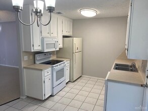 10 Nightingale Ave in McAllen, TX - Building Photo - Building Photo