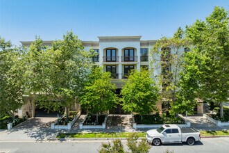 333 N Hill Ave in Pasadena, CA - Foto de edificio - Building Photo