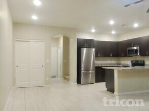 12576 W Lindbergh Dr in Peoria, AZ - Foto de edificio - Building Photo