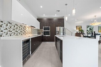 5735 SW 35th St in Miami, FL - Building Photo - Building Photo