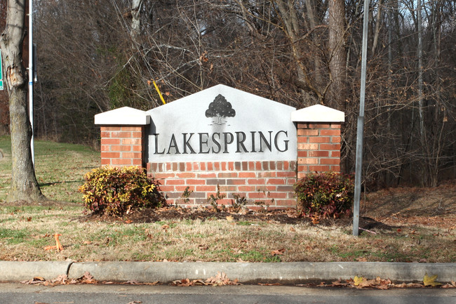 Lakespring Apartments in Greensboro, NC - Building Photo - Building Photo