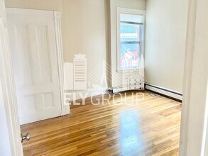 16 Webster Ave, Unit 3 in Somerville, MA - Building Photo - Building Photo