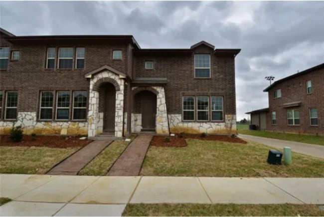 property at 3401 Solana Cir