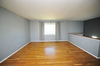 1425 Highland Blvd in Hoffman Estates, IL - Building Photo - Building Photo