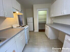 10 Barrows St in Boston, MA - Building Photo