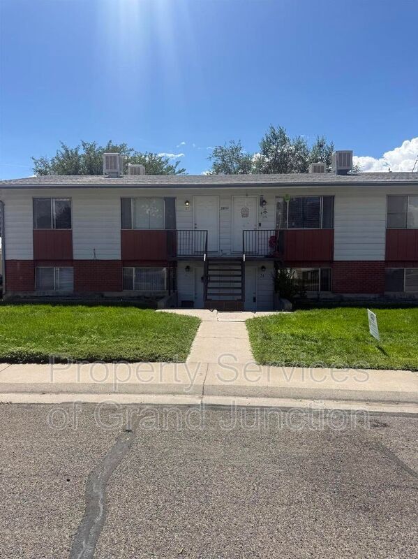 property at 2857 Elm Cir