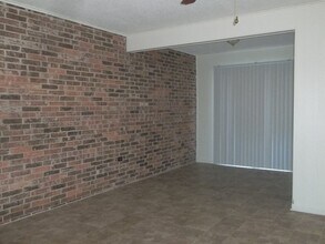 402 S 2nd St in Copperas Cove, TX - Foto de edificio - Building Photo