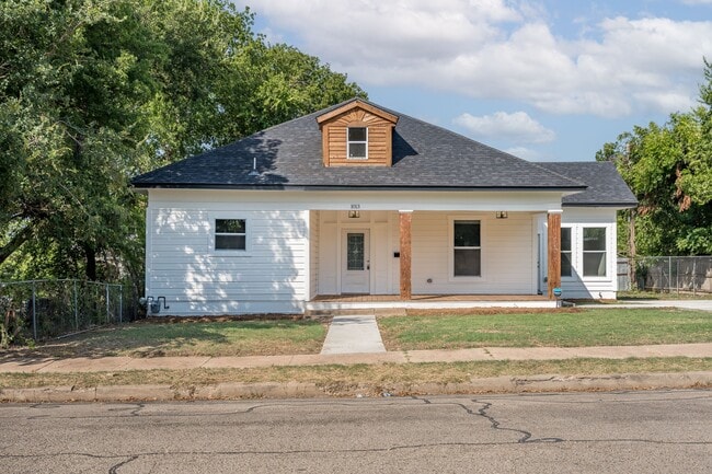 1013 N 16th St in Waco, TX - Building Photo - Building Photo