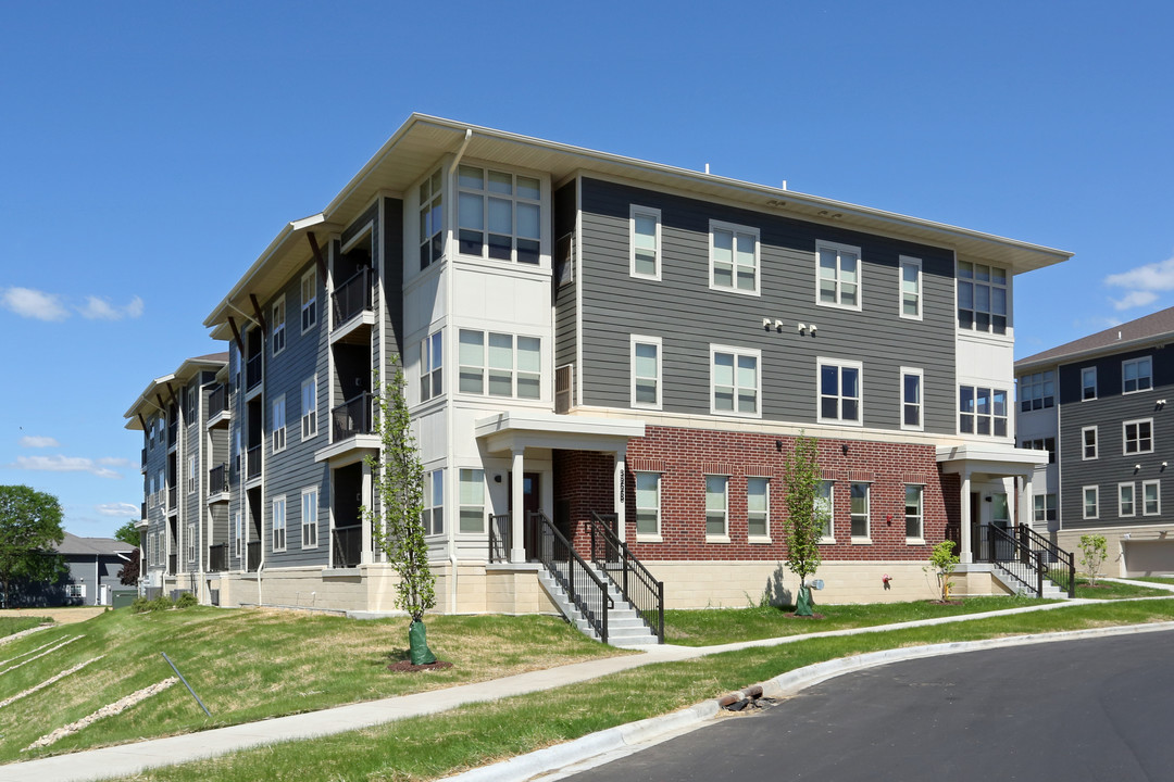 Maple Grove Commons in Madison, WI - Building Photo