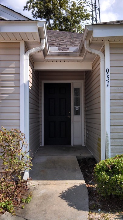 Pebble Brooke in Tallahassee, FL - Foto de edificio