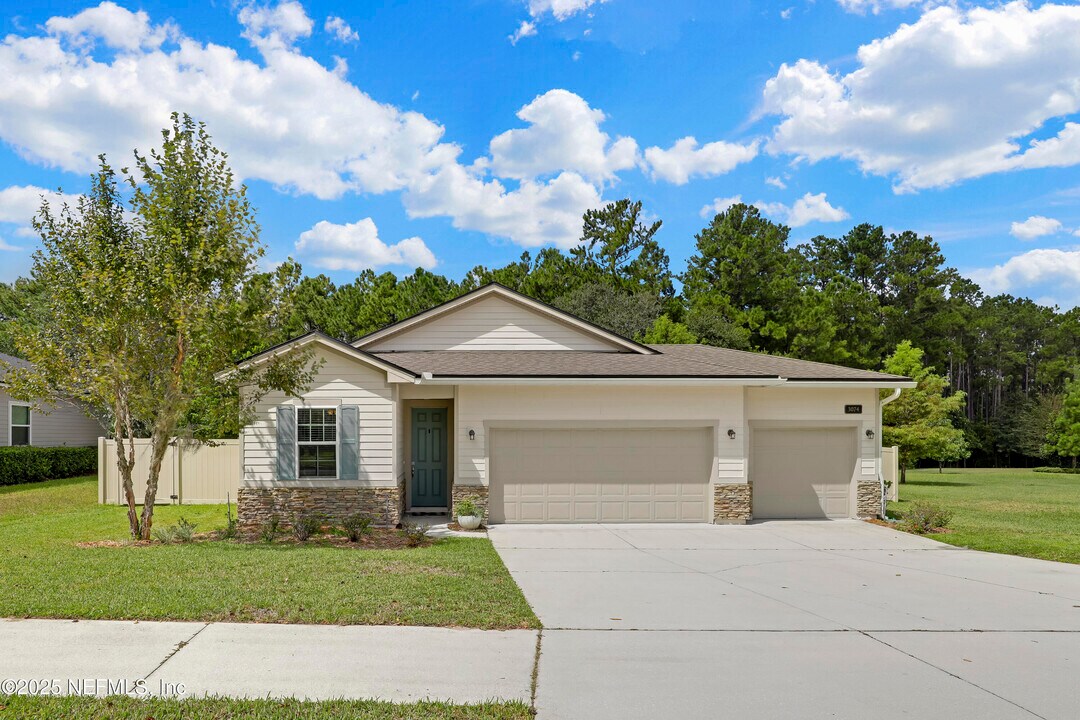 3074 Paddle Creek Dr in Green Cove Springs, FL - Building Photo