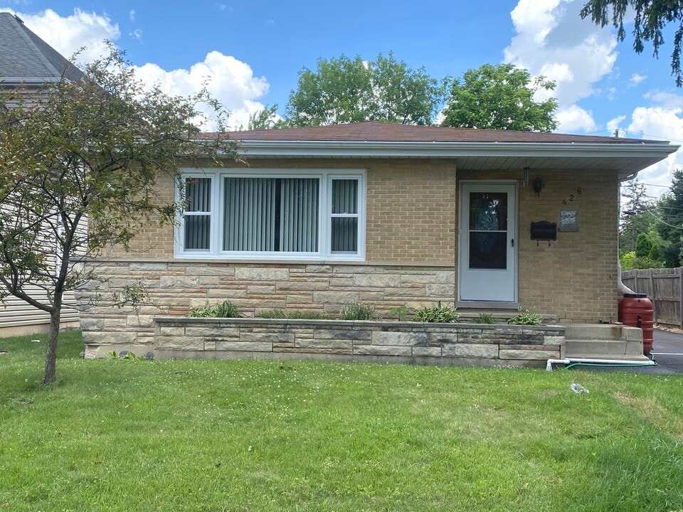 426 Berteau Ave in Elmhurst, IL - Foto de edificio