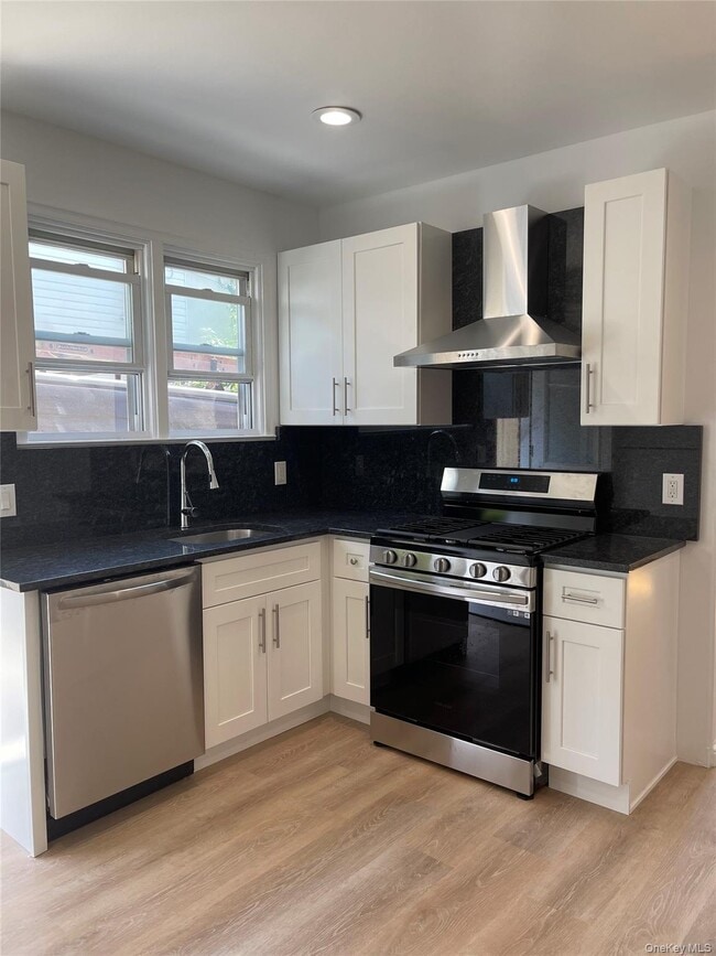 10 Bowne St in Glen Cove, NY - Building Photo - Building Photo