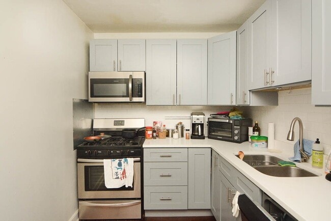 7319 N Rogers Ave in Chicago, IL - Building Photo - Building Photo