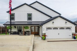 230 Harbor Dr in Gun Barrel City, TX - Building Photo - Building Photo