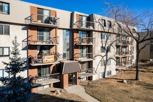 2730 17th Ave SW in Calgary, AB - Building Photo
