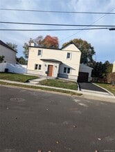 22 Murray Rd in Hicksville, NY - Building Photo - Building Photo