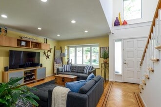 1216 Chantal Way in Redwood City, CA - Building Photo - Building Photo