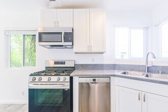 2322-2322 Ocean Ave in Los Angeles, CA - Building Photo - Building Photo