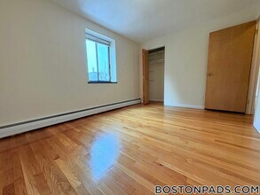 222 Babcock St, Unit 3H in Brookline, MA - Building Photo - Building Photo