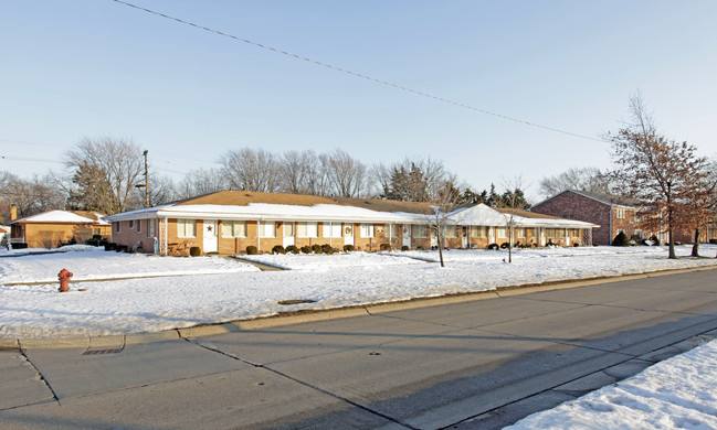 23700 Kelly Rd in Eastpointe, MI - Foto de edificio - Building Photo