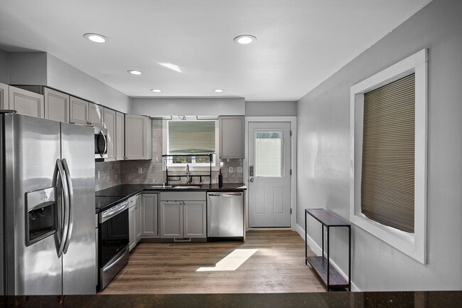 69 Sinn St in Patchogue, NY - Building Photo - Building Photo