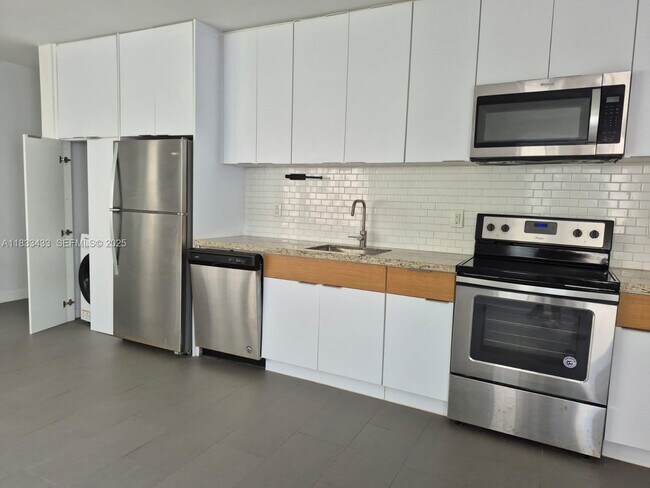 1211 Euclid Ave in Miami Beach, FL - Foto de edificio - Building Photo