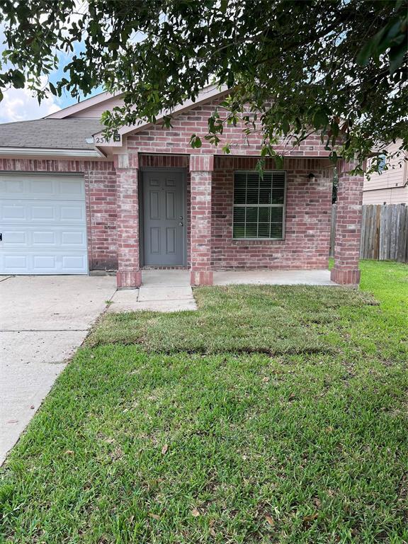 2319 Shady Tree Ln in Conroe, TX - Building Photo - Building Photo
