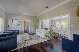 8500 SW 70th St in Miami, FL - Building Photo - Building Photo