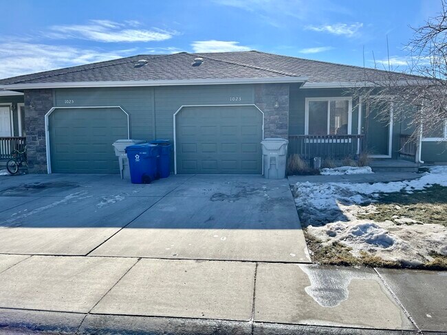 1025 SE Freedom Cir in Mountain Home, ID - Building Photo - Building Photo