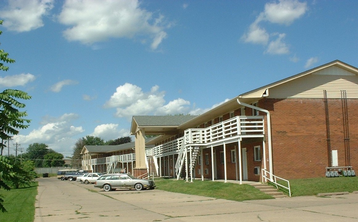 Nottingham West Apartments in Clinton, IA - Building Photo