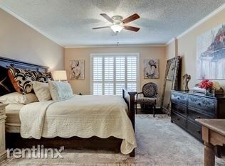 351 N Post Oak Ln in Houston, TX - Building Photo